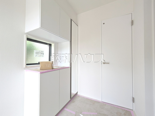 玄関ホール　【世田谷区上祖師谷６丁目】