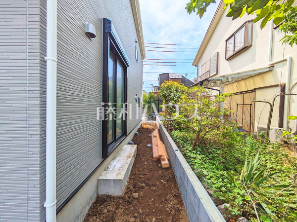 側通路　【世田谷区上祖師谷６丁目】