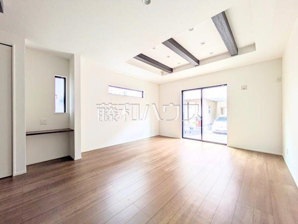 リビング　【朝霞市三原２丁目】