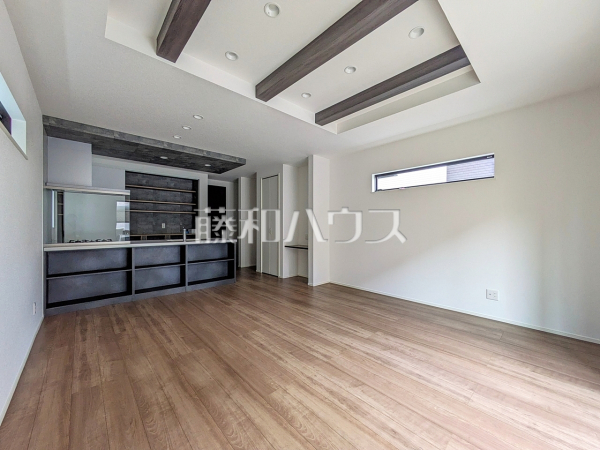 リビング　【朝霞市三原２丁目】