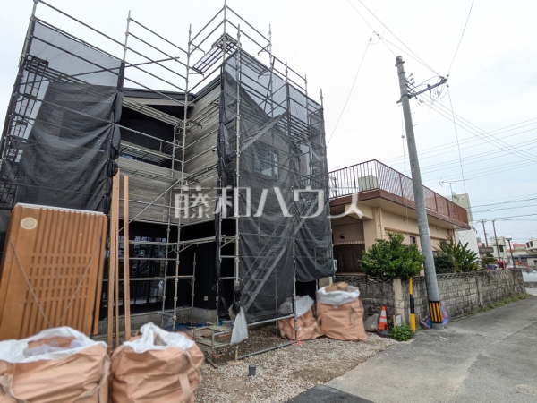 接道状況および現場風景　【西原町字小那覇】