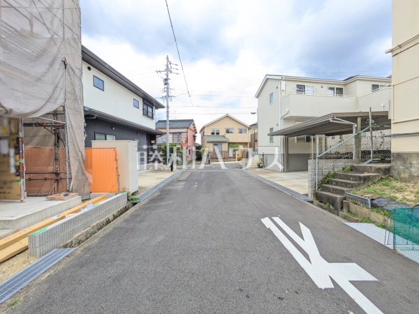 接道状況および現場風景　【春日井市岩成台５丁目】