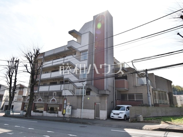 ≪現地外観≫周辺環境はもちろん、日当たりや設備仕様など、実際に行ってみないと分からないことも多くございます。営業担当がご案内いたしますのでお気軽にお問い合わせくださいませ☆　【ドメス新百合ヶ丘】