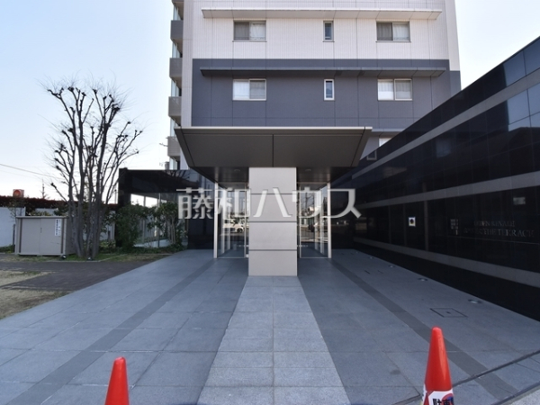 エントランス　【レーベンリヴァーレタワーザ・テラス】