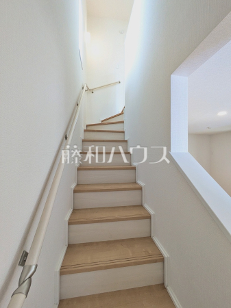 C号棟　階段　【小平市回田町】