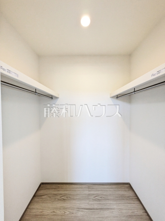 B号棟　ウォークインクローゼット　【南城市佐敷字新開】