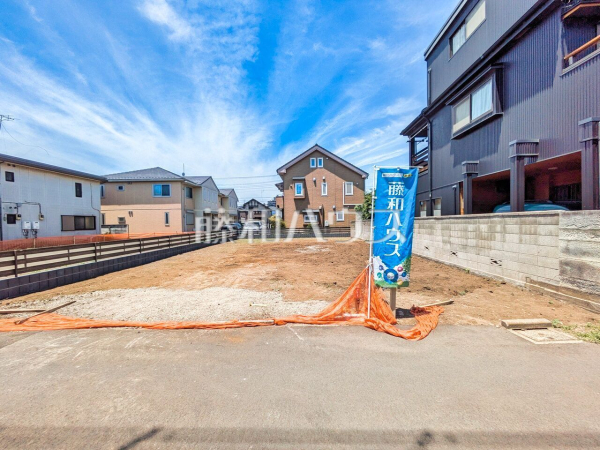現場風景(写真奥付近　A号棟)　【小金井市緑町５丁目】 物件の事、諸費用の事など、小さな疑問もお気軽にご連絡・ご相談下さい。 