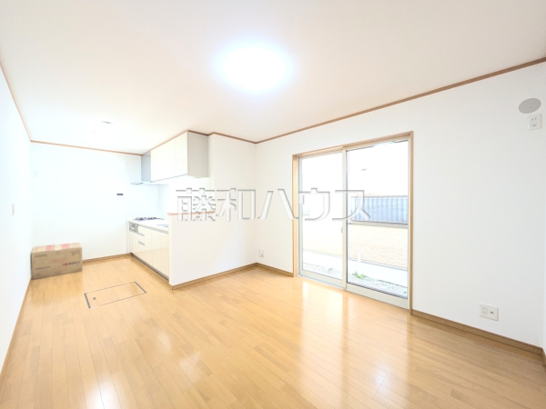 リビング　【東村山市廻田町２丁目】