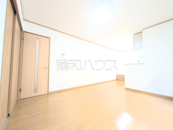 リビング　【東村山市廻田町２丁目】