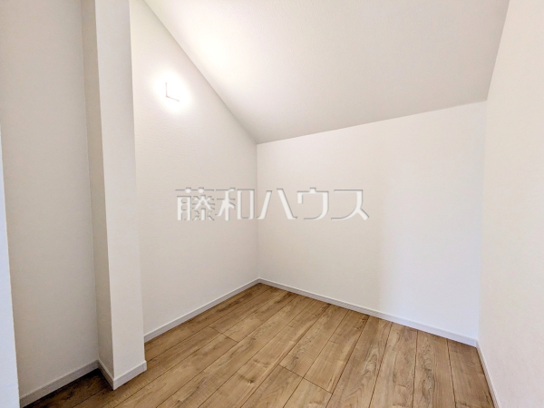 3号棟 ウォークインクローゼット 【日野市多摩平3丁目】約7.2帖の居室に収納力豊富なウォークインクローゼット! 3号棟 ウォークインクローゼット 【日野市多摩平3丁目】約7.2帖の居室に収納力豊富なウォークインクローゼット!