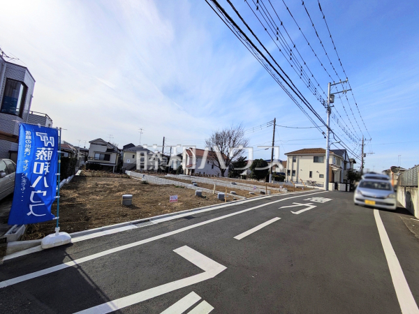 ≪接道状況≫前面道路6mなので、運転が少し苦手な方でも運転・駐車がしやすそうですね。 【調布市西つつじケ丘４丁目】