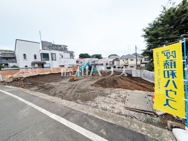 ≪現地外観≫京王線「つつじヶ丘」駅 徒歩5分！この恵まれたロケーションによる幸福感は、毎朝の通勤時にしっかりと感じられるのではないでしょうか。【調布市西つつじケ丘４丁目】