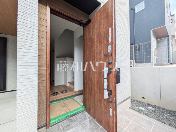 1号棟　玄関　【福岡市東区香椎１丁目】