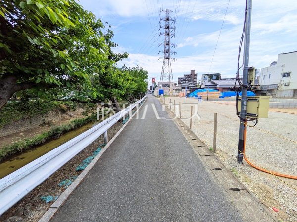 接道状況および現場風景　【福岡市城南区長尾４丁目】