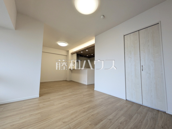 リビング　【ルネ調布国領モア・クレスト】