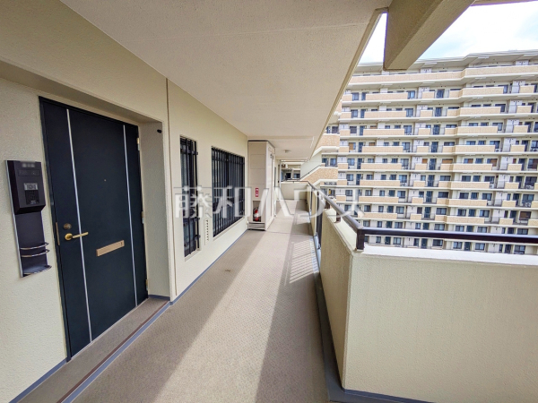 玄関　【ルネ調布国領モア・クレスト】