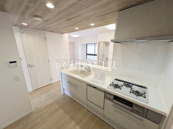 キッチン　【ルネ調布国領モア・クレスト】