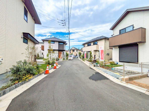 接道状況および現場風景　【東久留米市南沢４丁目】 平日のご案内も可能です。まずはお気軽にお問合せ下さいませ。 