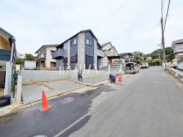 接道状況および現場風景 【日野市百草】 接道状況および現場風景 【日野市百草】