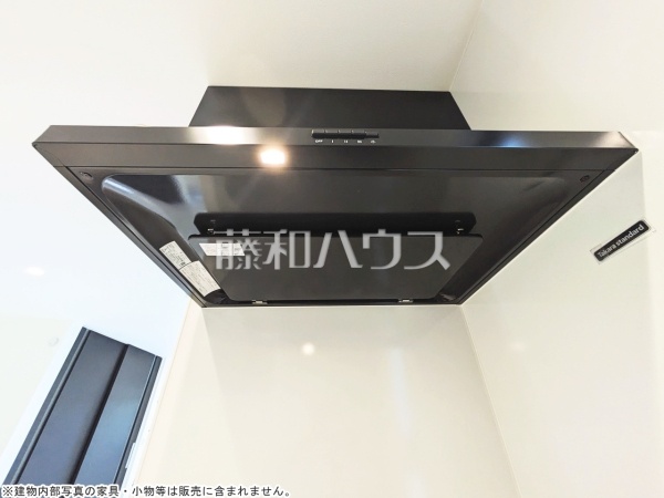 レンジフード　【八王子市絹ケ丘１丁目】
お手入れのしやすいレンジフードは見た目もスッキリしていて、料理時の油煙やニオイを効率的に外に出せます。　