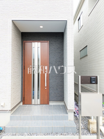 1号棟 玄関 【西原町字幸地】 1号棟 玄関 【西原町字幸地】