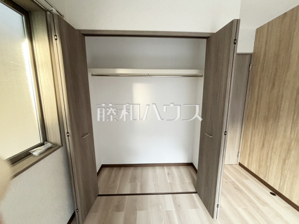 収納スペースが予め設けられた居室は、生活空間を有効活用できて便利ですね。　【和光市下新倉４丁目】