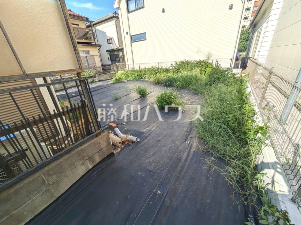 現地写真　【小平市小川西町３丁目】
整形地に比べ、購入費用が抑えられる敷地延長の土地。コストを抑えて住宅を建築したい方はぜひご検討下さい。　