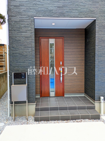 1号棟　玄関　【沖縄市古謝津嘉山町】