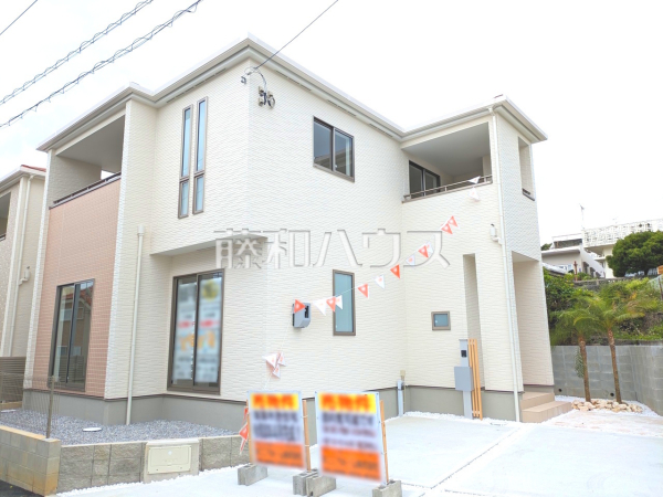 2号棟　外観　【宜野湾市野嵩４丁目】　 生活に溶け込むシンプルなデザインの外観が魅力の新邸です。 