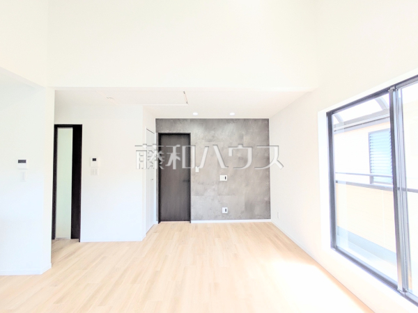 リビング　【東村山市栄町１丁目】