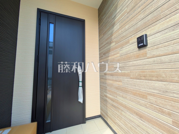 2号棟　玄関　【福岡市東区美和台５丁目】