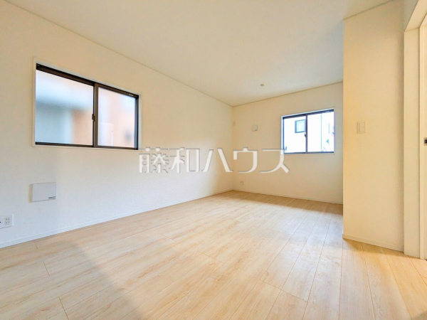 2号棟　リビング　【西東京市ひばりが丘北４丁目】 見学はしたいけど、なかなか時間が取れない・・・そんな方に出勤前や仕事終わりにマイホームを見学できるサポートをいたします。 