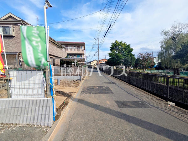 接道状況および現場風景 【稲城市大丸】 接道状況および現場風景 【稲城市大丸】
