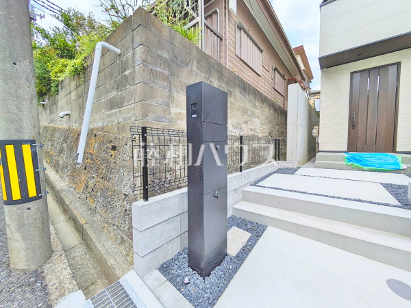 1号棟　玄関　【日野市三沢５丁目】