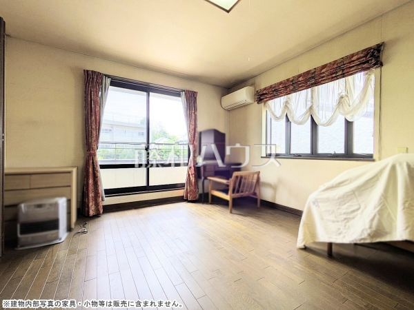 居室　【杉並区善福寺1丁目】居室から直接バルコニーへ出られる為、晴れた日は布団を干すことができます。 