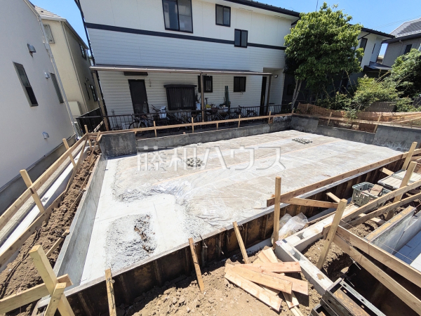 ≪2号棟　外観≫ここに住む方を想像して、着々と建築しております！　【府中市西府町４丁目】