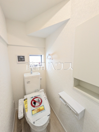 1号棟　トイレ　【糸満市字座波】 各階のトイレにはウォシュレット完備！　 