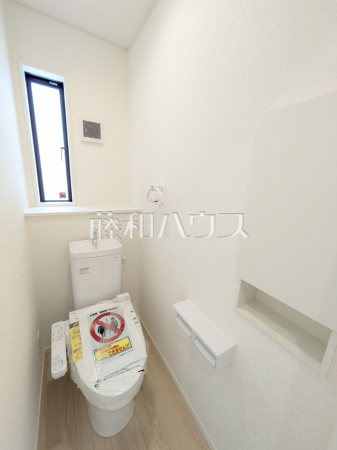 2号棟　トイレ　【糸満市字座波】 各階のトイレにはウォシュレット完備！　 