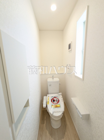 4号棟　トイレ　【糸満市字座波】 各階のトイレにはウォシュレット完備！　 