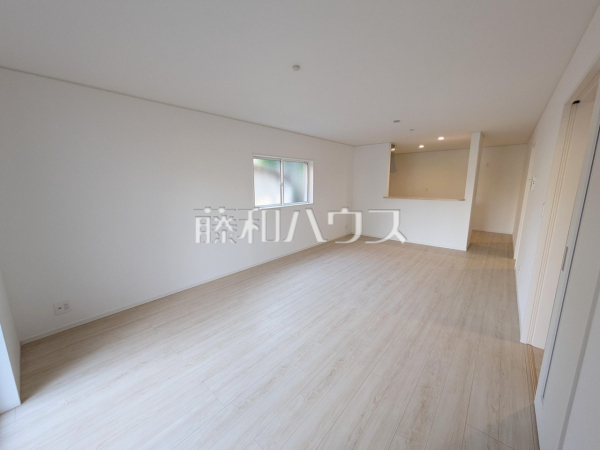 リビング　【府中市北山町２丁目】