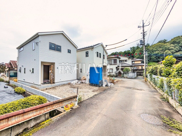接道状況および現場風景　【武蔵村山市本町５丁目】 平日のご案内も可能です。まずはお気軽にお問合せ下さいませ。 