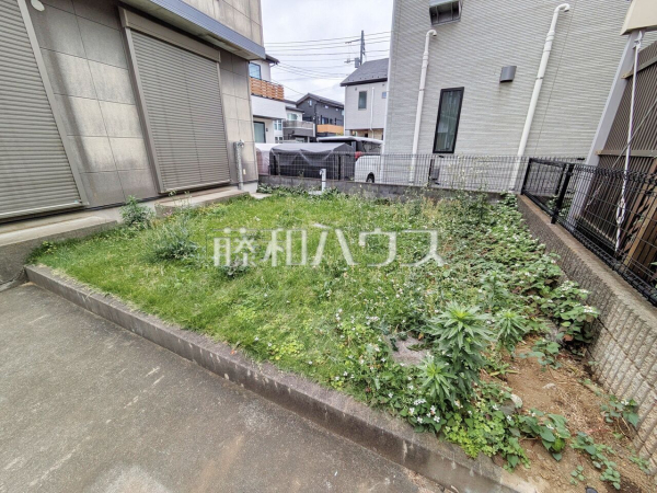 庭　【西東京市泉町４丁目】