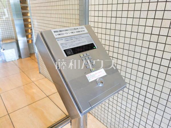 ≪エントランス≫安心のオートロック付きマンション。日々の安全を守ります。　【ザ・スクエア・マンション】