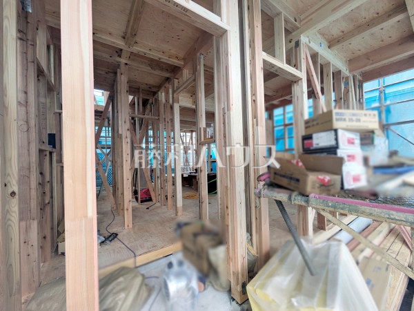 ≪建築中内観≫建物のプレゼンをさせていただきますので、実際の完成イメージを思い描いていただくことができます。お気軽にお問合せ下さい。　【狛江市西野川４丁目】