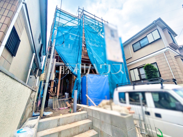 ≪外観≫京王線「柴崎」駅 徒歩11分、この恵まれたロケーションによる幸福感は、毎朝の通勤時にしっかりと感じられるのではないでしょうか。【狛江市西野川４丁目】