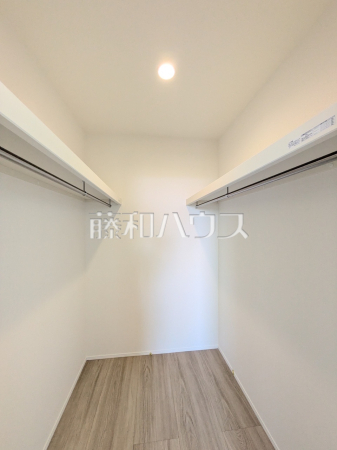 A号棟 2階居室併設のウォークインクローゼット 【読谷村字伊良皆】 A号棟 2階居室併設のウォークインクローゼット 【読谷村字伊良皆】