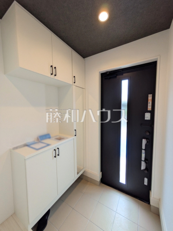 1号棟　玄関　【糸満市西崎２丁目】