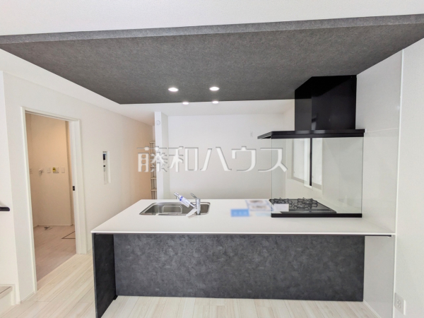 1号棟　キッチン　【糸満市西崎２丁目】