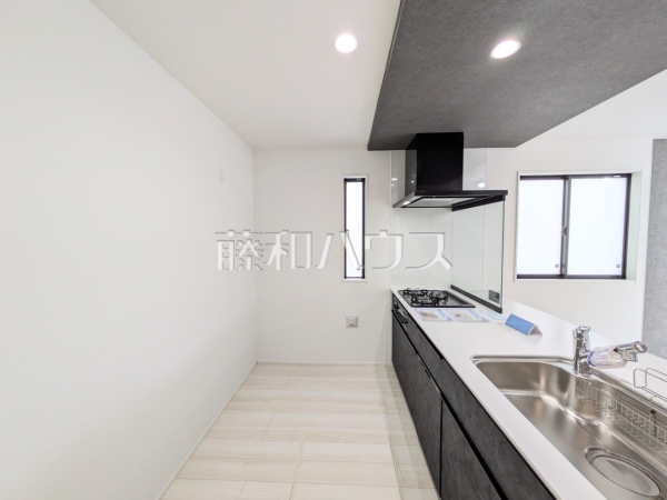 1号棟　キッチン　【糸満市西崎２丁目】