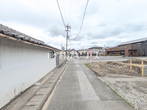接道状況および現場風景　【北名古屋市六ツ師中屋敷】